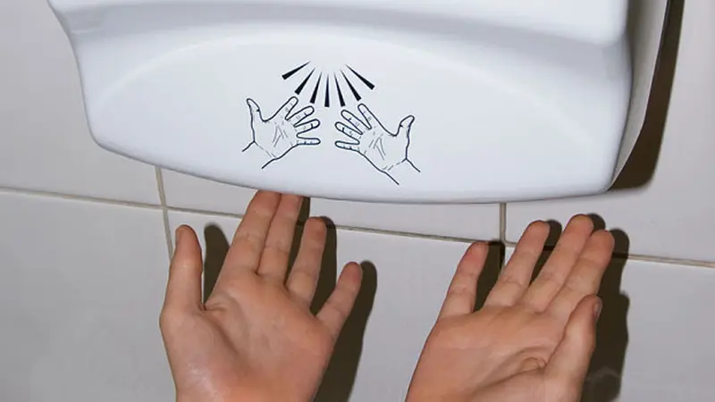 Higienis Mana, Keringkan Tangan Pakai Hand Air Dryer atau Tisu?