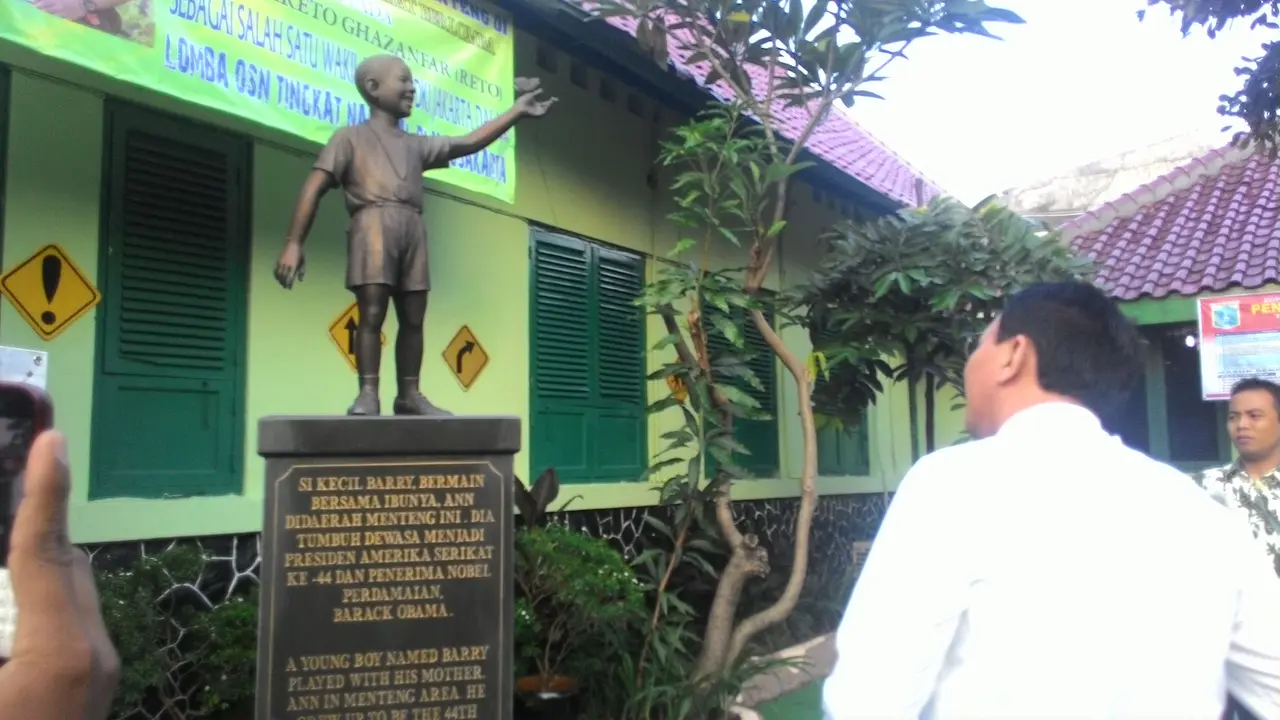 Tinjau UN di SDN 1 Menteng, Ahok Terkesima Lihat Patung Obama