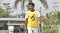 Asisten Pelatih Arema FC, Singgih Pitono. (Bola.com/Iwan Setiawan)