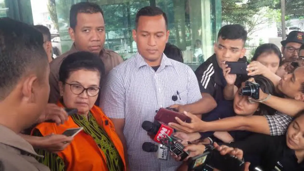 Mantan Menkes Siti Fadilah Supari Ditahan KPK