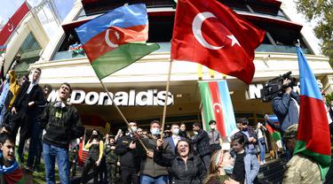 FOTO: Rakyat Azerbaijan Rayakan Perjanjian Damai dengan Armenia