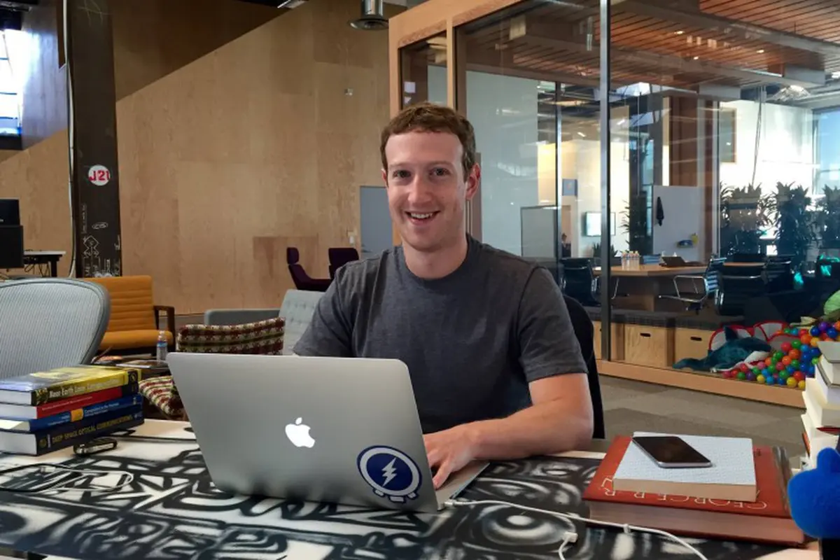 Romantis, Mark Zuckerberg Tulis Surat Cinta untuk Anaknya, Max