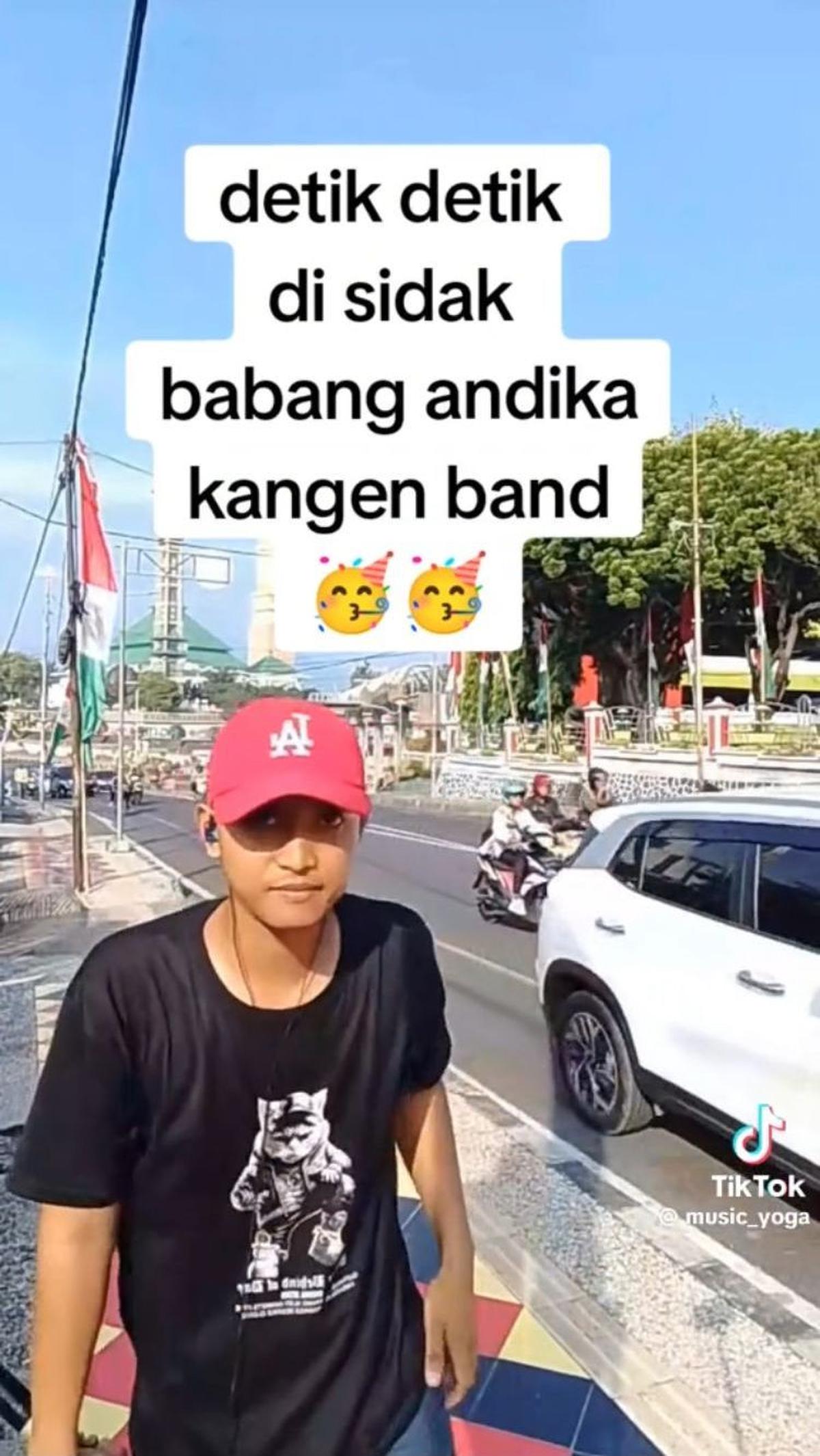 "Detik detik disidak babang Andika Kangen Band" tulisnya di awal video.