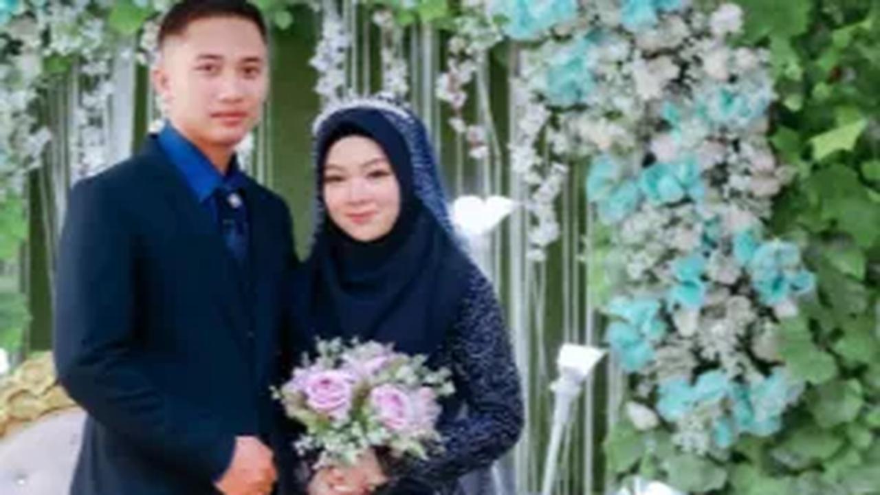 "Alhamdulillah setelah melalui proses yang panjang. Acara berlangsung di Lombok karena kami berdua Sasak tulen. Gak pakai sangkurpora atau PDU katanya ga apa-apa," terangnya.