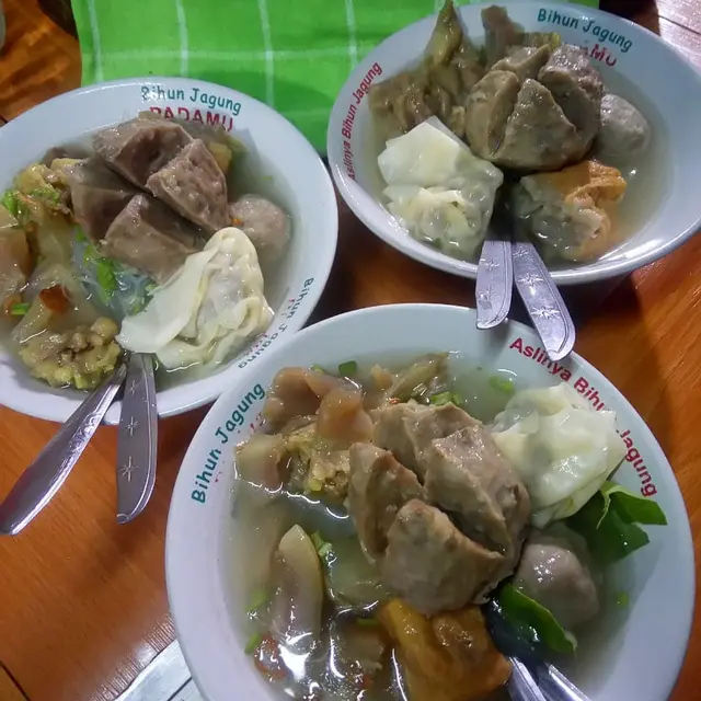 Rekomendasi Tempat Makan Dekat Stasiun Pasar Turi Surabaya