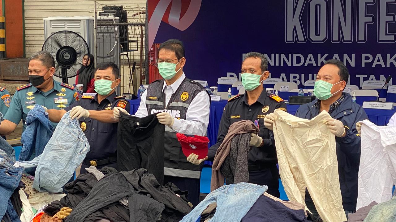 Bea Cukai Sita Ribuan Bal Pakaian Bekas Impor Ilegal, Nilainya Tembus Rp53 Miliar