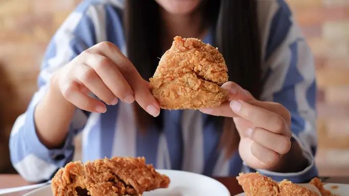 Heboh Ayam Goreng Enak yang Renyahnya Sempurna, Tapi Kok Nggak Bisa Dibeli?