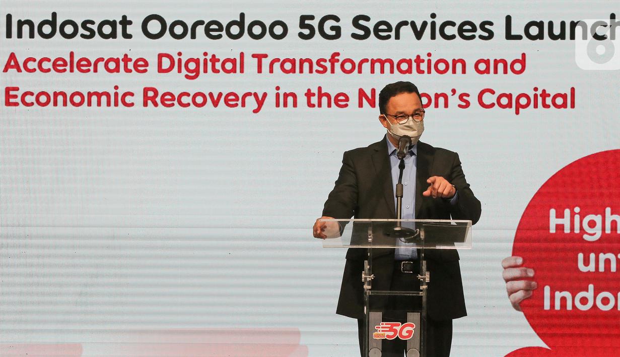 Gubernur DKI Jakarta, Anies Baswedan memberi sambutan pada peluncuran layanan 5G Indosat Ooredoo di Jakarta, Kamis (26/8/2021). Layanan 5G Indosat akan memberikan akses ke Internet broadband seluler yang lebih baik bagi pelanggan konsumen dan bisnis. (Liputan6.com/Fery Pradolo)