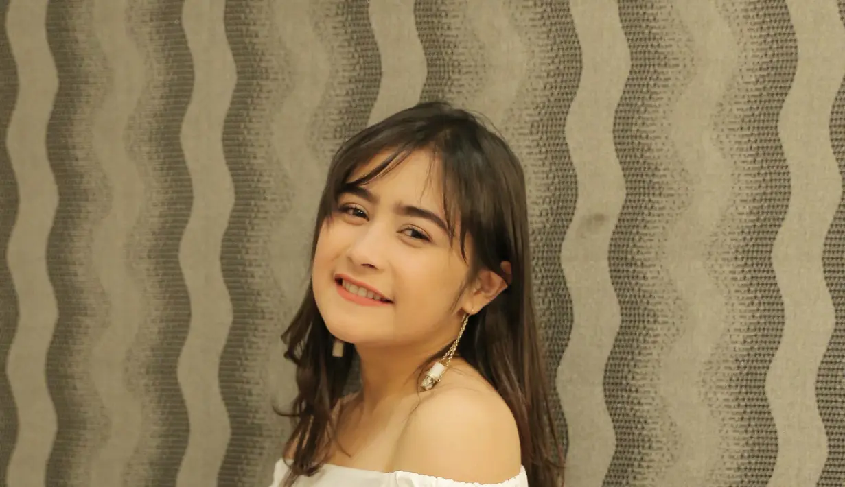 Kini, pemeran yang dikenal melalui sinetron Ganteng Ganteng Srigala tengah disibukkan dengan berbagai kegiatan dengan entertainmen. Selain syuting sinetron, ia juga disibukkan dengan dunia tarik suara. (Andy Masela/Bintang.com)