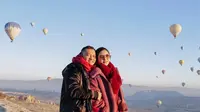 Pasangan selebriti Anang Hermansyah dan Ashanty membagikan momen liburan mereka selama di Turki ke Instagram. Tidak hanya berdua, mereka berlibur ke Turki bersama keluarga besar. (Instagram/ashanty_ash).