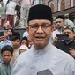 Anies Baswedan usai melaksanakan salat jumat di Masjid Dian Al Mahri, Limo, Depok. (Liputan6.com/Dicky Agung Prihanto)
&nbsp;