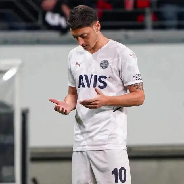 7 potret Mesut Ozil yang dikabarkan akan gabung RANS Cilegon FC