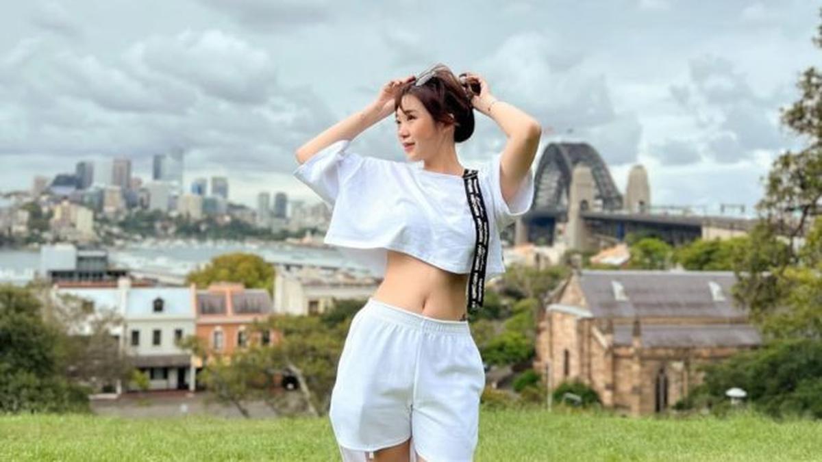 7 Pesona Livy Renata dengan Outfit Casual, Simpel Tapi Fashionable
