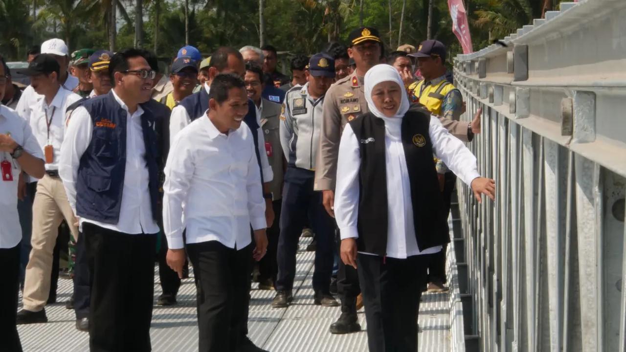 Jembatan yang menjadi akses utama warga 2 Kecamatan, yakni Candipuro dan Pasrujambe, kini sudah direstorasi dengan konstruksi baru dengan jenis jembatan bailey.<br>