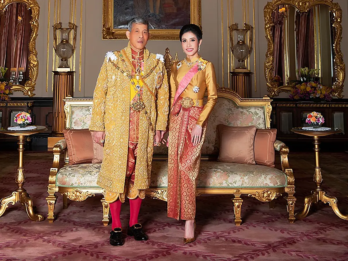 Potret Raja Thailand Menyapu Penjara Bangkok Bersama Selir Kerajaan -  Lifestyle Liputan6.com