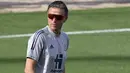 Pelatih Spanyol Luis Enrique tiba untuk sesi latihan di Ciudad del Futbol di Las Rozas dekat Madrid (3/7/2021). Spanyol akan menghadapi Italia pada babak semifinal Euro 2020  di Stadion Wembley, Inggris. (AFP/Javier Soriano)