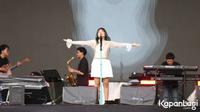 Idgitaf menjadi satu di antara penyanyi yang tampil pada hari pertama KapanLagi Buka Bareng (KLBB) 2026 di Stadion Madya, Jakarta, Sabtu (28/02/2026). (dok. Kapanlagi)