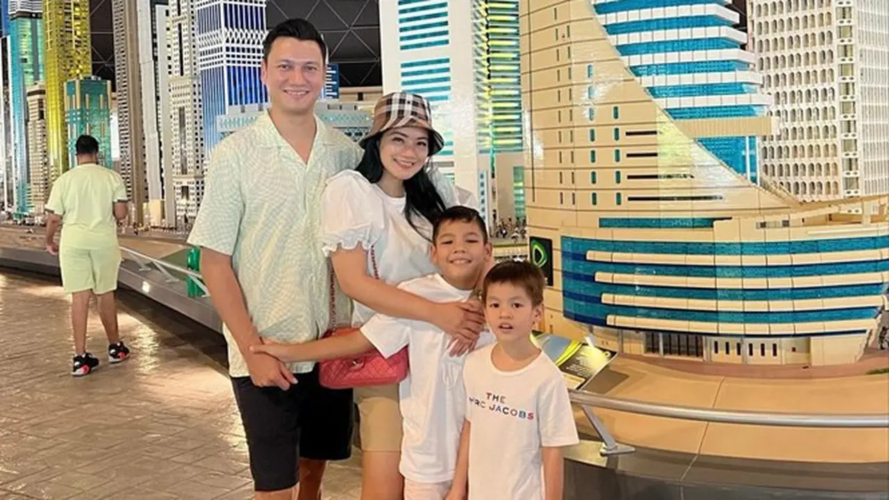 10 Potret Titi Kamal dan Christian Sugiono Ajak Anak Liburan ke Dubai, Seru Banget