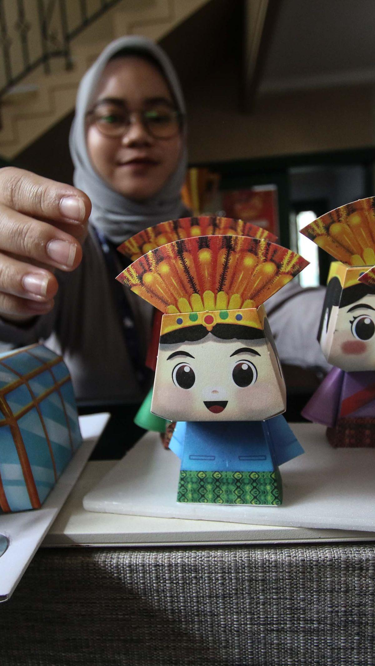 Beragam rancang bangun model kertas atau papercraft itu dikerjakan langsung di rumah produksi Ichinogami.