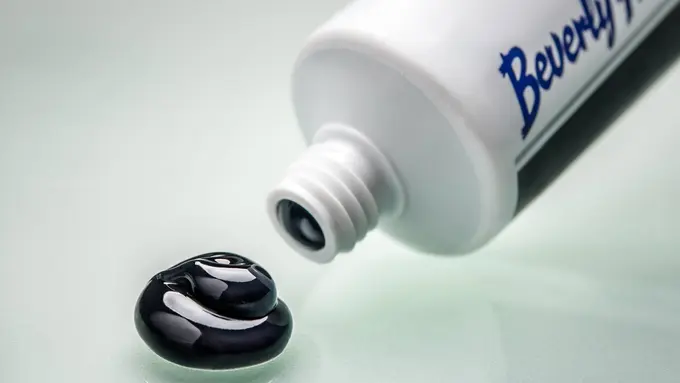 Rahasia Memutihkan Gigi Adalah dengan... Pasta Gigi Arang?