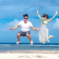 Ilustrasi liburan hemat bersama teman-teman. Credits: pexels.com by Artem Beliaikin