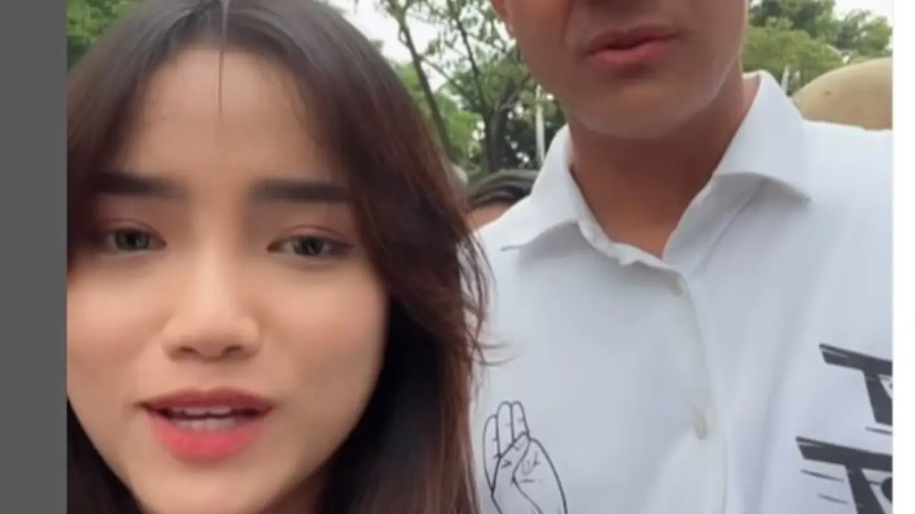 Outfit Fuji Saat Bertemu Ganjar Pranowo Disorot dan Dibandingkan dengan Aaliyah Massaid.
