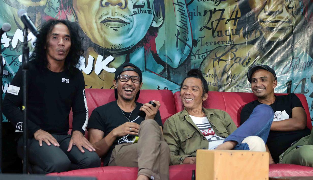 Tiga puluh tahun sudah grup musik Slank mewarnai industri musik Tanah Air. Meski telah menciptakan ratusan karya, grup ini masih ada keinginan yang belum terwujud. (Deki Prayoga/Bintang.com)
