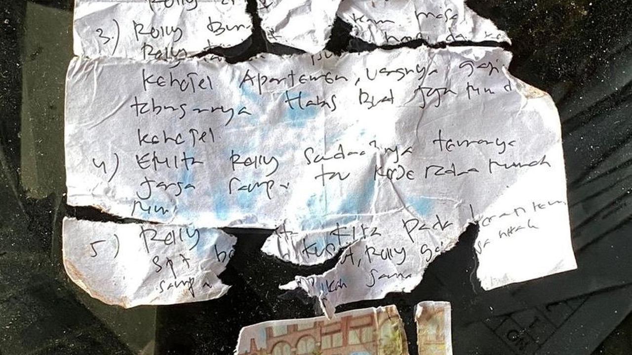 Setelah dibawa pulang dan dibaca ulang, kertas bacaan ini berisi lima permintaan yang ingin dikabulkan. Salah satunya soal hubungan antara korban dan pelaku.