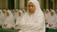Bolehkah Sholat Sambil Duduk? Ketahui Tata Cara agar Tetap Sesuai Syariat