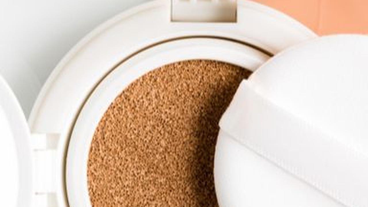 10. Innisfree No-Sebum Powder Cushion SPF 29 PA++<br>