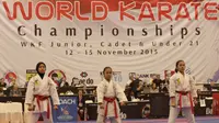 Atlet karate anak-anak saat tampil dalam Pembukaan Kejuaraan Dunia Karate Junior, Cadet dan U-21 di Indonesia Convetion Exhibition (ICE), Bumi Serpong Damai, Tangerang, Kamis (12/11/2015). (Bola.com/Vitalis Yogi Trisna)