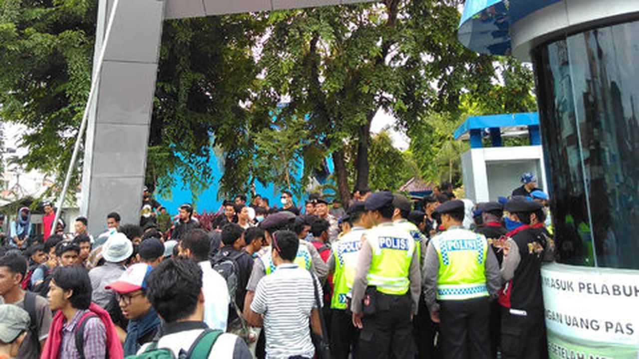 Ngotot mau naik kapal gratis, kader HMI Sulselbar ribut di pelabuhan