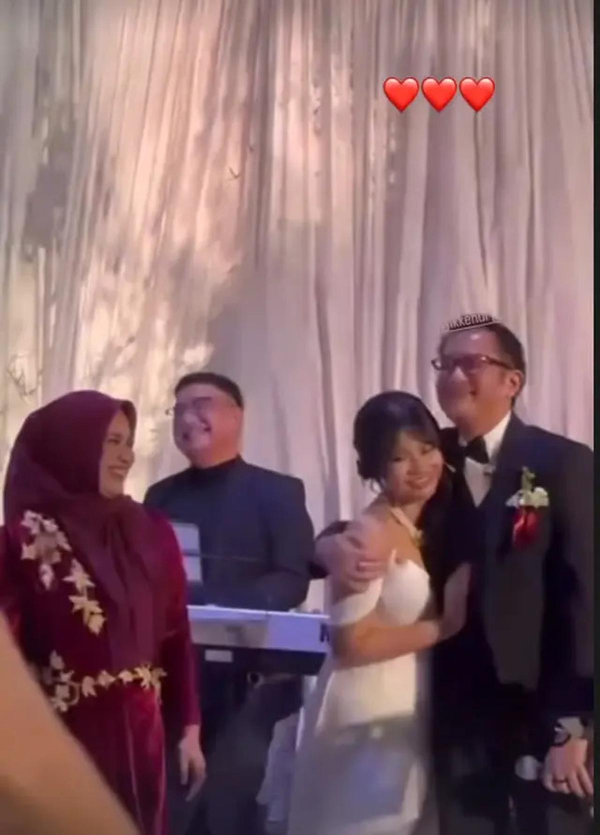 Foto-Foto Aldi Bragi Duet dengan Ikke Nurjanah, Penuh Makna dan Emosional