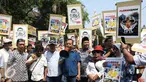 Ratusan demonstran membawa poster LawanAhok di rumah dinas Gubernur Basuki T Purnama, Jakarta, Jumat (28/8/2015). Aksi LawanAhok ini ungkapan kekecewaan atas tindakan Pemprov  DKI yang dinilai semena-mena kepada rakyat. (Liputan6.com/Gempur M Surya)