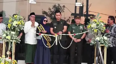 Kabupaten Kendal adalah salah satu Kabupaten di Provinsi Jawa Tengah yang dipimpin oleh Bupati muda berusia 33 tahun. Selama memimpin Kendal Bupati Dico M Ganinduto, B.Sc menjadikan Kabupaten Kendal salah satu daerah di Provinsi Jawa Tengah , yang te...