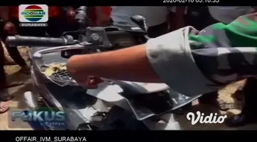 Di lokasi kejadian di Ngawi, Jawa Timur tersebut memang baru saja dilanda hujan deras disertai angin kencang. Diduga akibat cuaca buruk itu, setelah hujan reda, korban melintas dan tertimpa salah satu pohon tumbang tersebut.