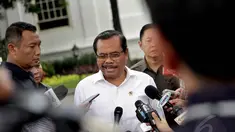 Jaksa Agung, Prasetyo, memberikan keterangan terkait pertemuan dengan Presiden Jokowi di Istana Negara, Jakarta, Kamis (15/1/2015). (Liputan6.com/Faizal Fanani)