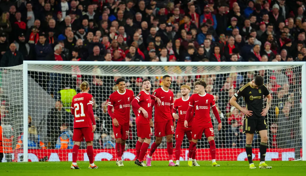 Kemenangan ini membuat Liverpool berhak melaju ke babak perempat final dengan agregat 11-2 setelah di laga leg pertama pekan lalu The Reds menang dengan skor 5-1. (AP Photo/Jon Super)
