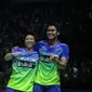 Tontowi Ahmad/Liliyana Natsir merayakan kemenangan atas pasangan Malaysia, Chan Peng Soon/Goh Liu Ying pada final Indonesia Open 2018 di Istora Senayan, Jakarta, (8/6/2018). Tontowi/Liliyana menang 21-17, 21-8. (Bola.com/Nick Hanoatubun)