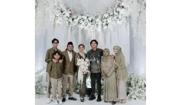 Potret Kedekatan Mahalini dan Keluarga Rizky Febian