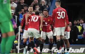 Bruno Fernandes merayakan gol Matheus Cunha di laga Chelsea vs Manchester United di pekan ke-33 Liga Inggris 2025/2026 di Stamford Bridge, Minggu (19/04/2026) dini hari WIB. (AP Photo/Kirsty Wigglesworth)