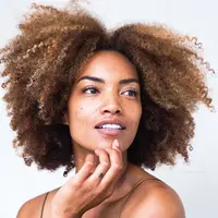 Komedo di dagu bisa dihilangkan dengan beberapa cara berikut ini. (Foto: Unsplash.com/Park Street).