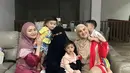 Masih kata Ummi Pipik, dalam pertemuan tersebut Nathalie sempat menangis dan mengatakan sudah tidak kuat. Sebagai sahabat, mantan istri mendiang Uje itu hanya bisa mendoakan dan membimbing Nathalie. [Instagram/_ummi_pipik_]