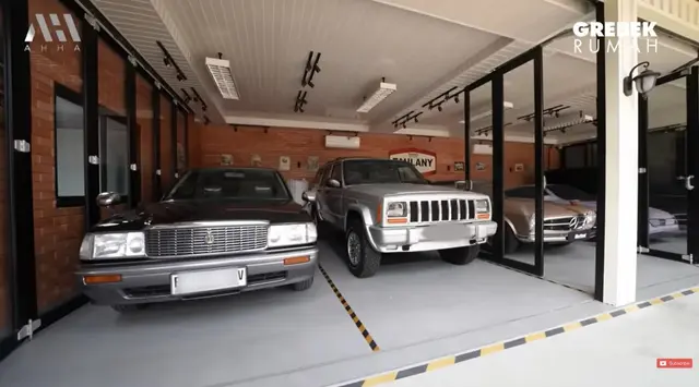 Potret Garasi Rumah Andre Taulany/Youtube Atta Halilintar