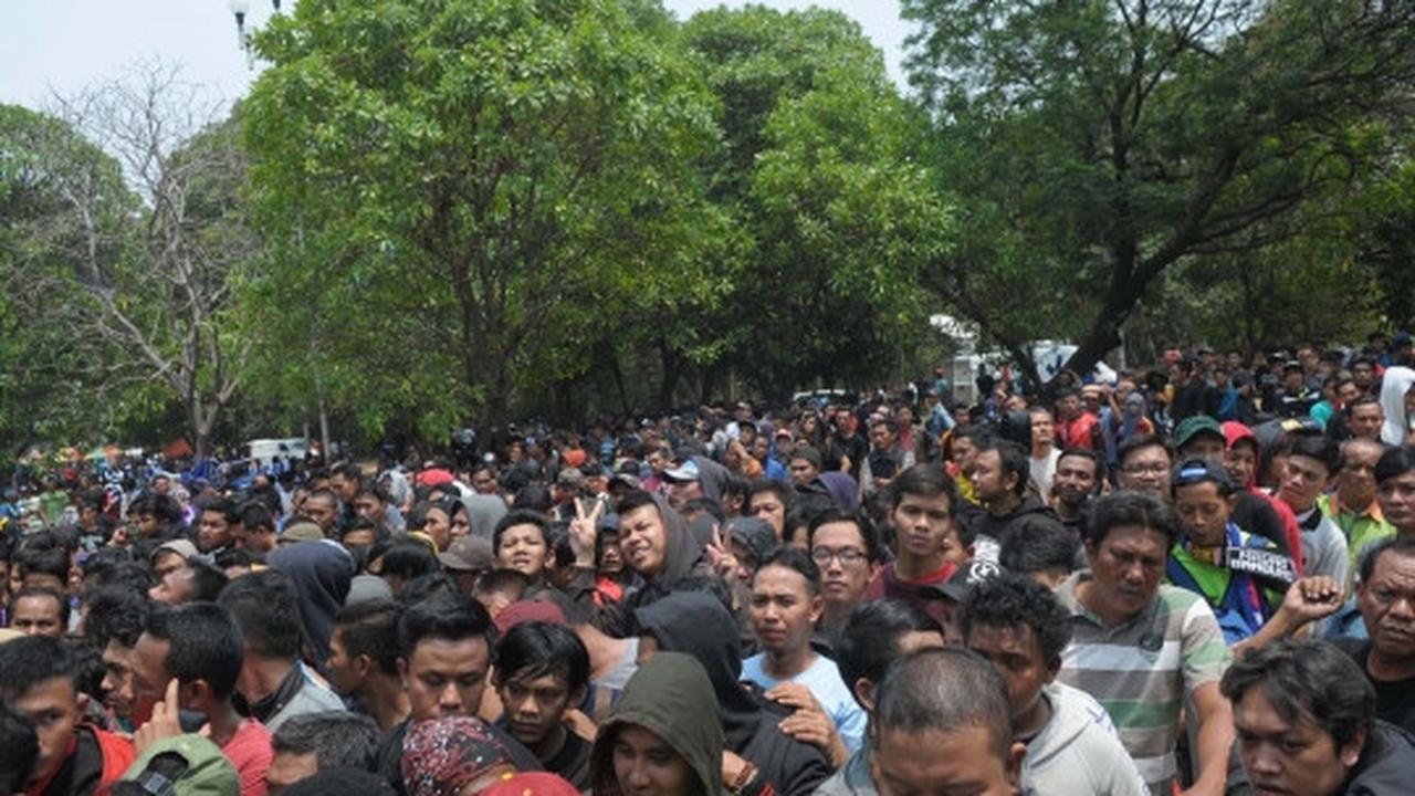 Ribuan Bobotoh mulai berdatangan di Gelora Bung Karno