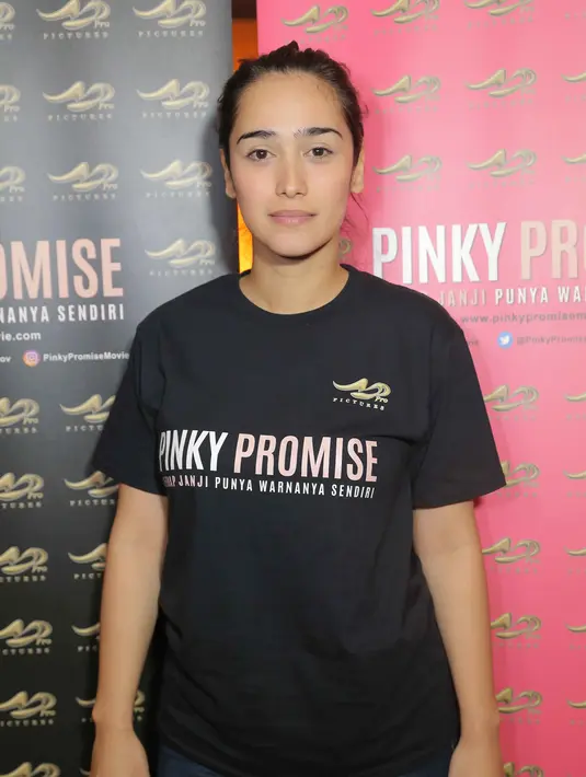 Saat hari pertama menjalani syuting, istri dari Arief Utama Waworuntu itu mengaku risih dengan dandannya. (Andy Masela/Bintang.com)