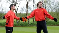 Gerard Pique merupakan didikan akademi La Masia. Namun pada tahun 2004, ia dibeli oleh Manchester United. Berseragam MU selama 2004-2008, penampilan terbanyak Pique dalam semusim terjadi di 2007/08. Memang kesempatannya bermain saat itu masih sedikit, karena ada duet Rio Ferdinand dan Nemanja Vidic di jantung pertahanan. (AFP/Andrew Yates)