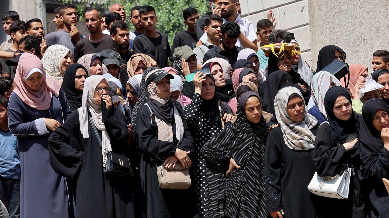 FOTO: Sekarung Tepung Harapan di Tengah Krisis Pangan  di Gaza yang Makin Parah
