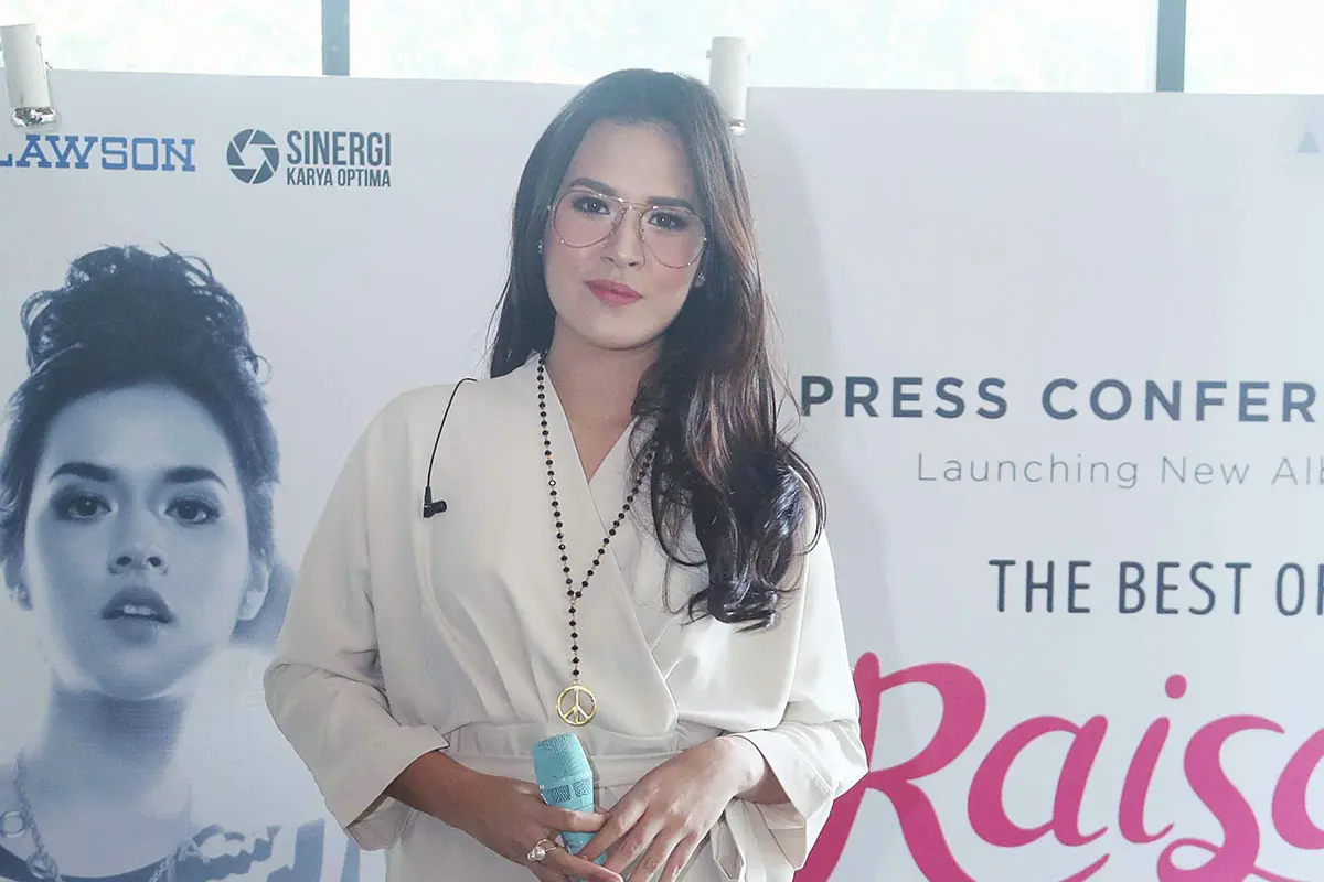 [Bintang] 'The Best Of Raisa'  Album Ketiga Raisa Untuk Para Penggemarnya