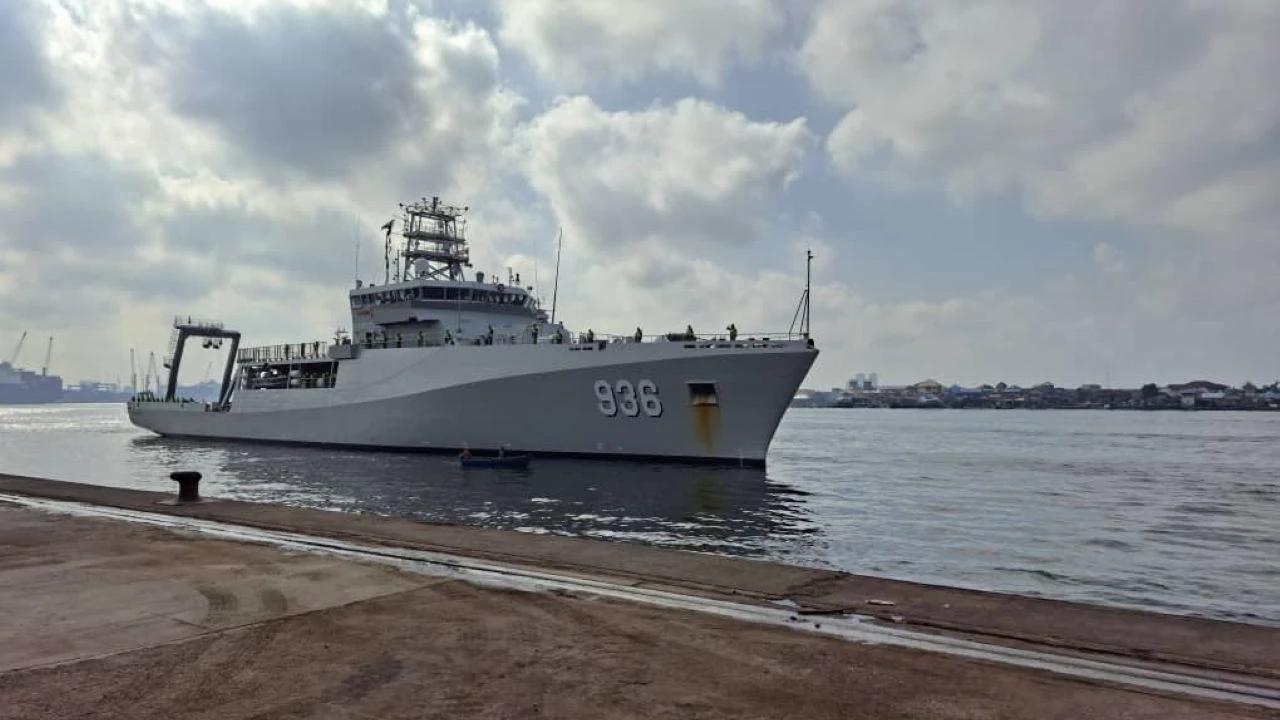 Usai Arungi Atlantik 8 Hari, Kapal Survei Terbaru TNI AL KRI Canopus-936 Sandar di Lagos Nigeria